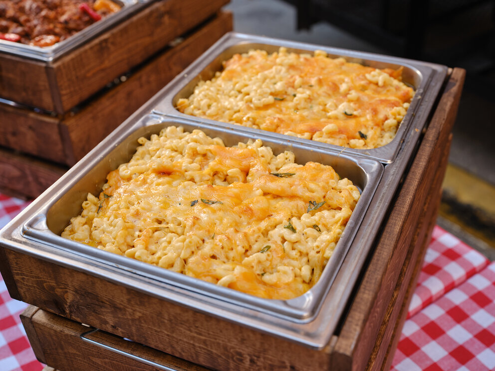 Buffet mac and cheese